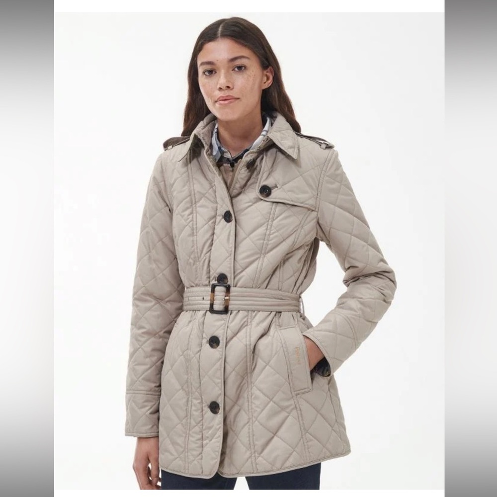 Barbour Tummel Women's Belted Quilted Jacket in Light Trench Size 4 US. New